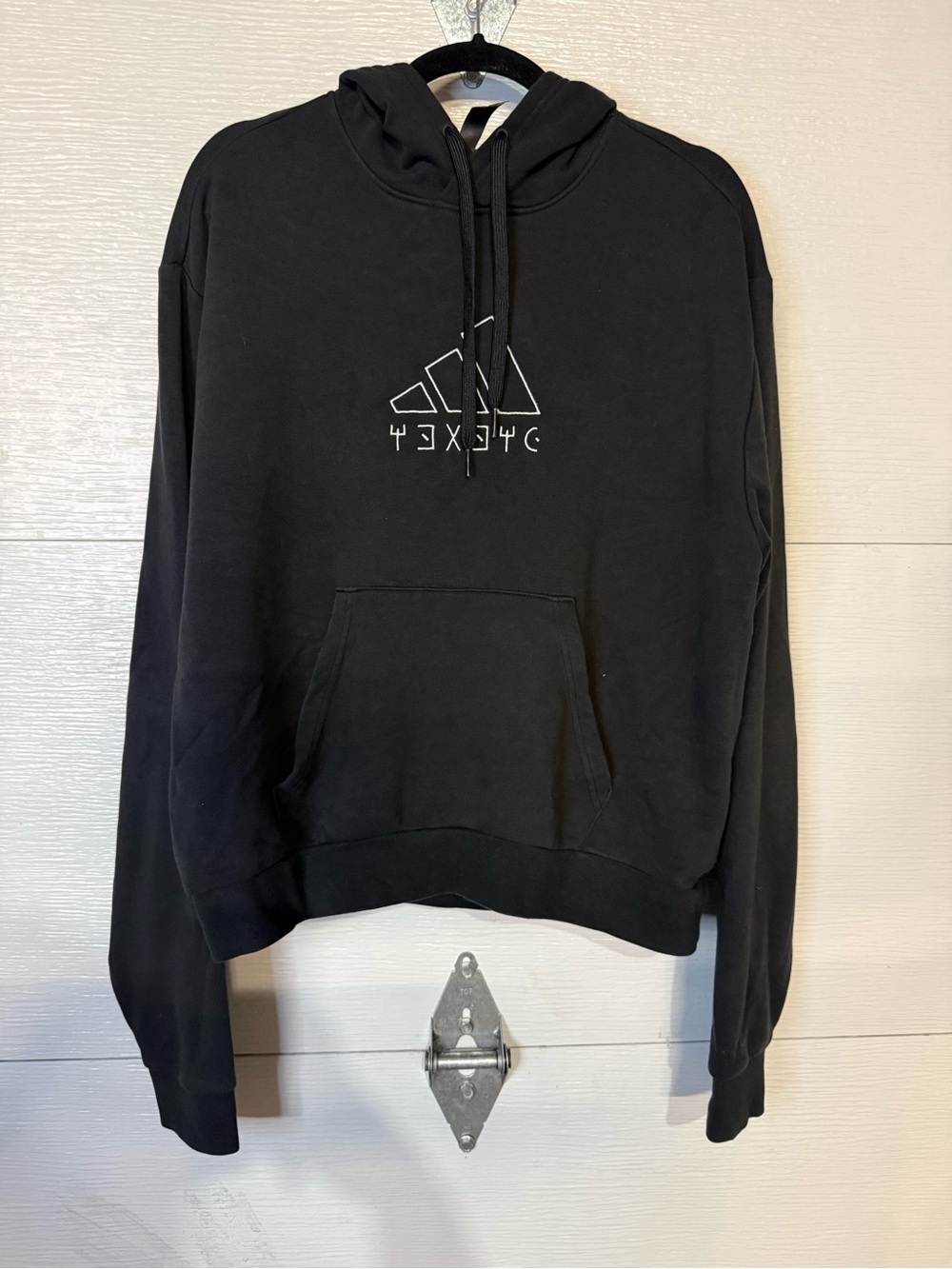 ADIDAS BLACK PANTHER MARVEL GRAPHIC HOODIE MEDIUM - Picture 2 of 5